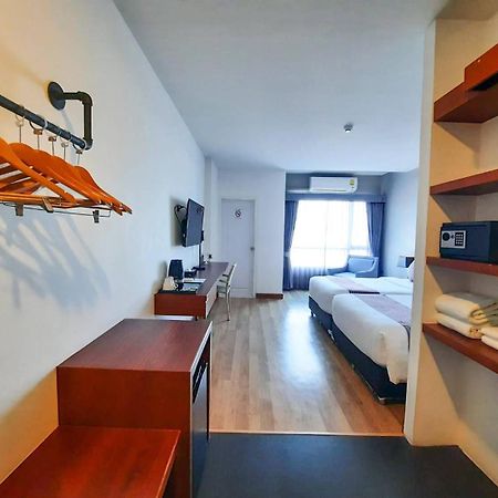 Comet Hotel Сурат-Тхані Екстер'єр фото