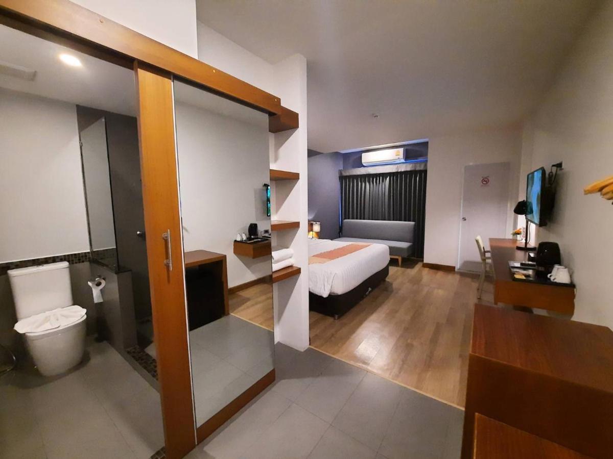 Comet Hotel Сурат-Тхані Екстер'єр фото