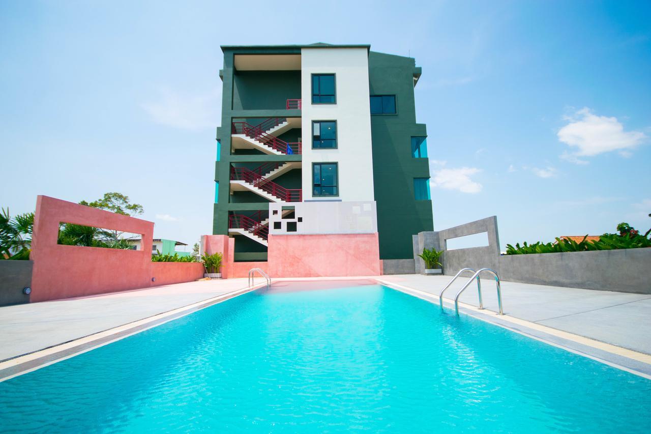 Comet Hotel Сурат-Тхані Екстер'єр фото
