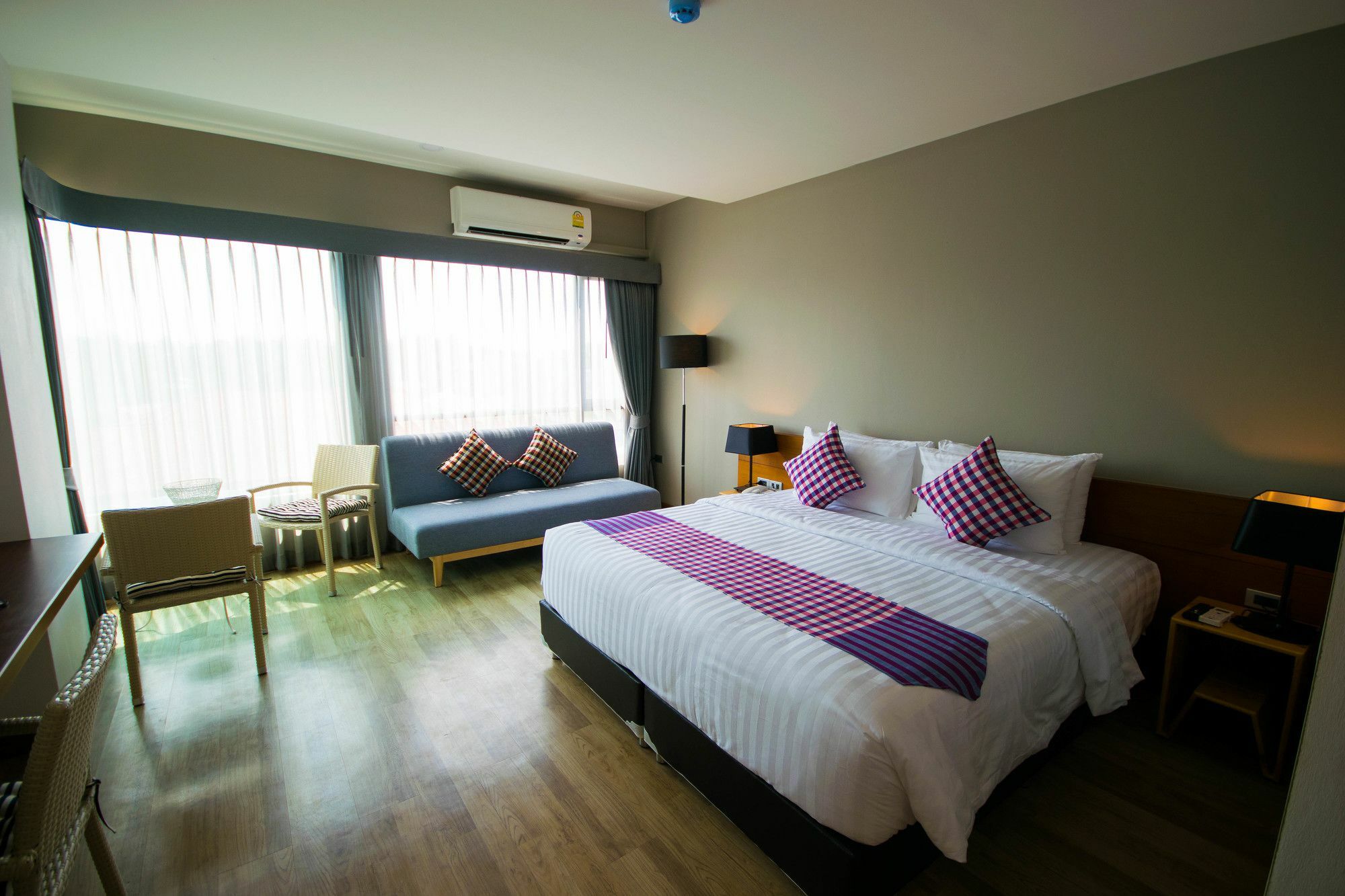 Comet Hotel Сурат-Тхані Екстер'єр фото