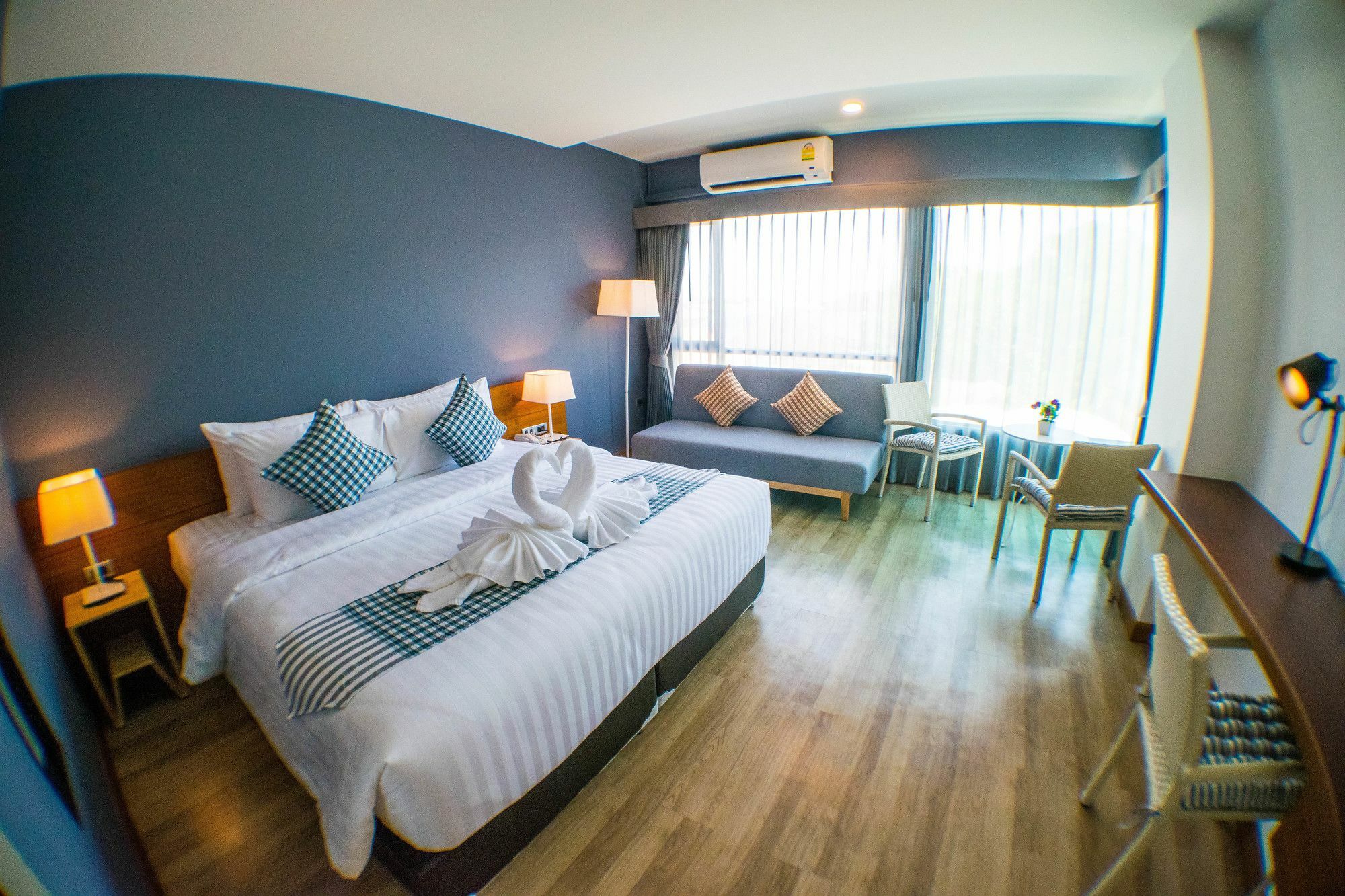 Comet Hotel Сурат-Тхані Екстер'єр фото