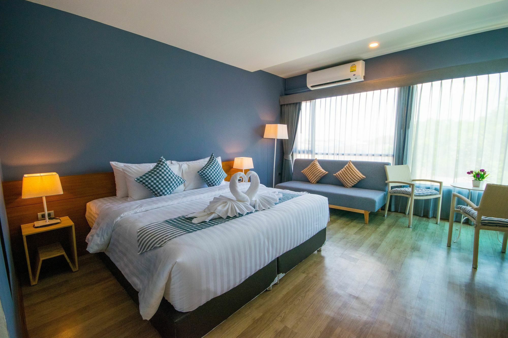 Comet Hotel Сурат-Тхані Екстер'єр фото