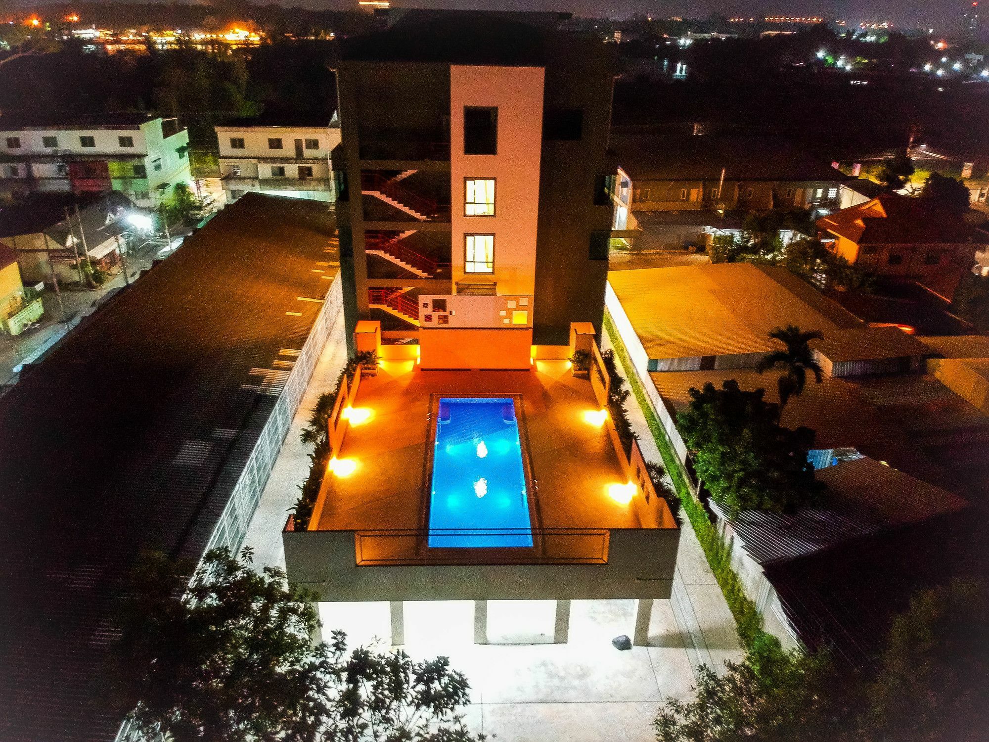 Comet Hotel Сурат-Тхані Екстер'єр фото